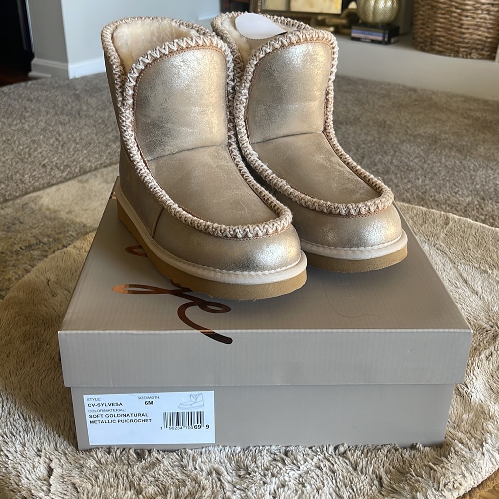Crown Vintage Sylvesa Boots, Size 6, Soft Gold, New in Box